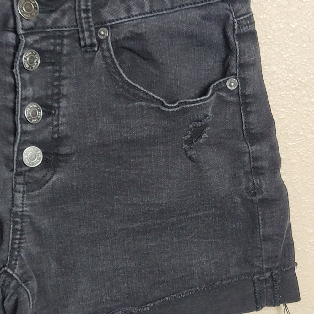 Mudd Mom Shorts black Size 9 Cutoff Distressed High Rise Shortie Jean Raw Hem - Picture 6 of 9